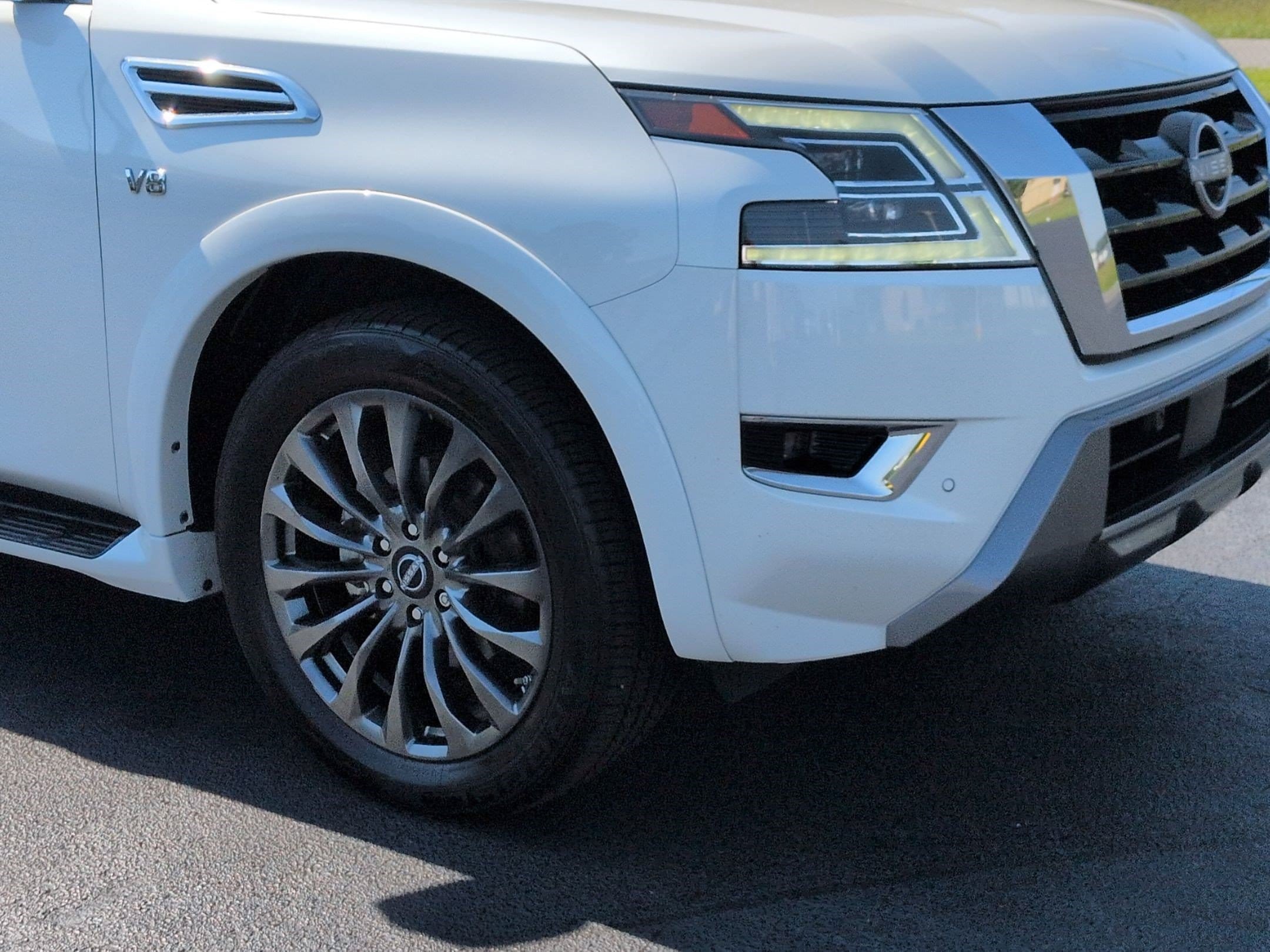 Used 2022 Nissan Armada Platinum w/ Captain's Chairs Package RWD image 9