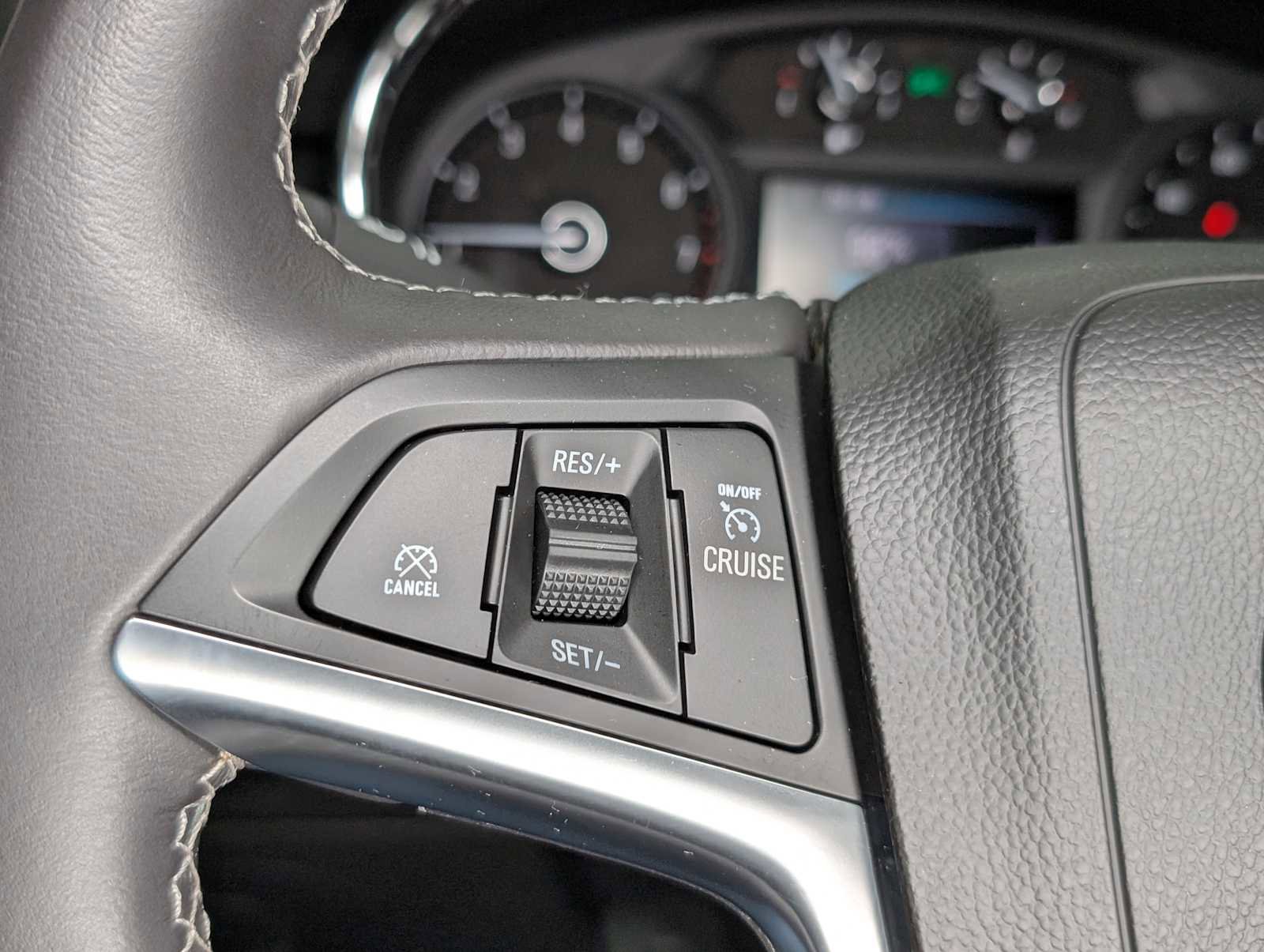 Used 2022 Buick Encore Preferred w/ Safety Package image 32