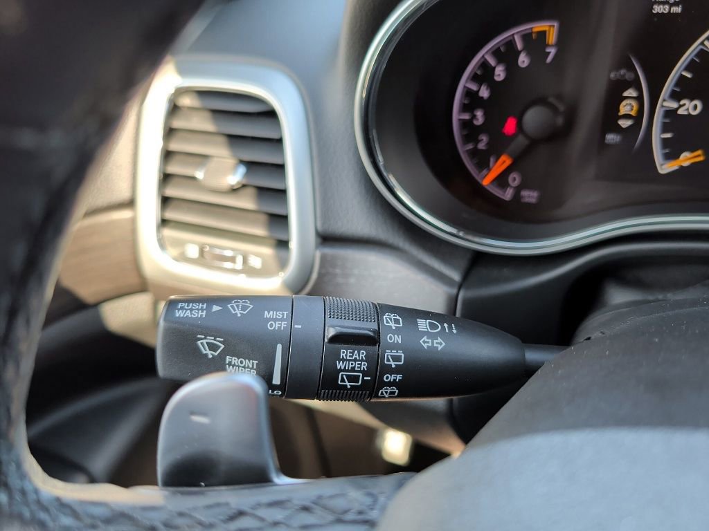Used 2015 Jeep Grand Cherokee Altitude AWD/4WD image 21