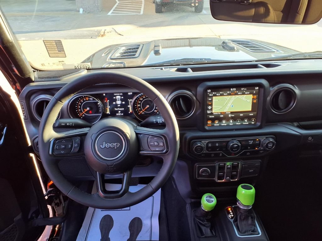 Used 2023 Jeep Gladiator Sport AWD/4WD image 3