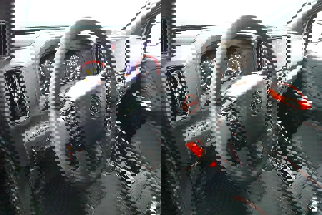 Used 2025 Nissan Frontier PRO-4X w/ Pro Convenience Package image 24