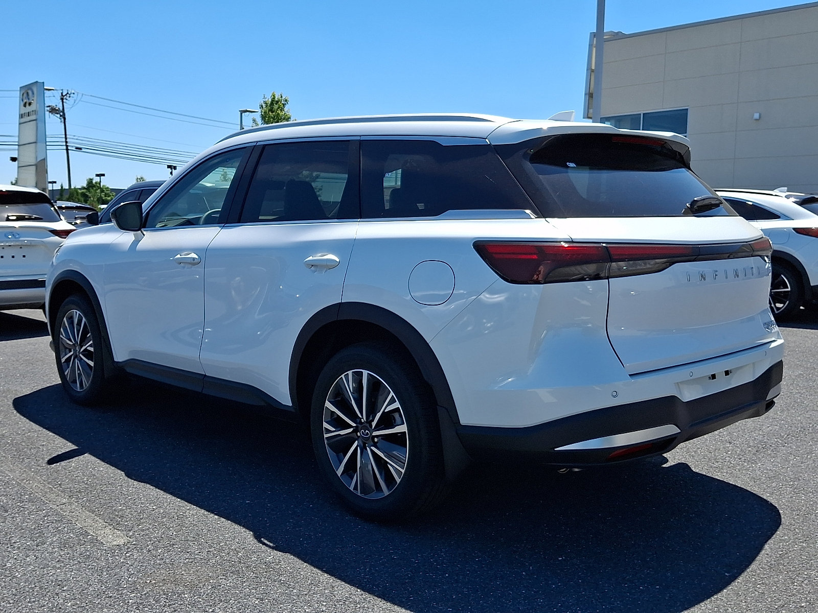 New 2027 INFINITI QX60 Luxe w/ Cargo Package AWD/4WD image 3