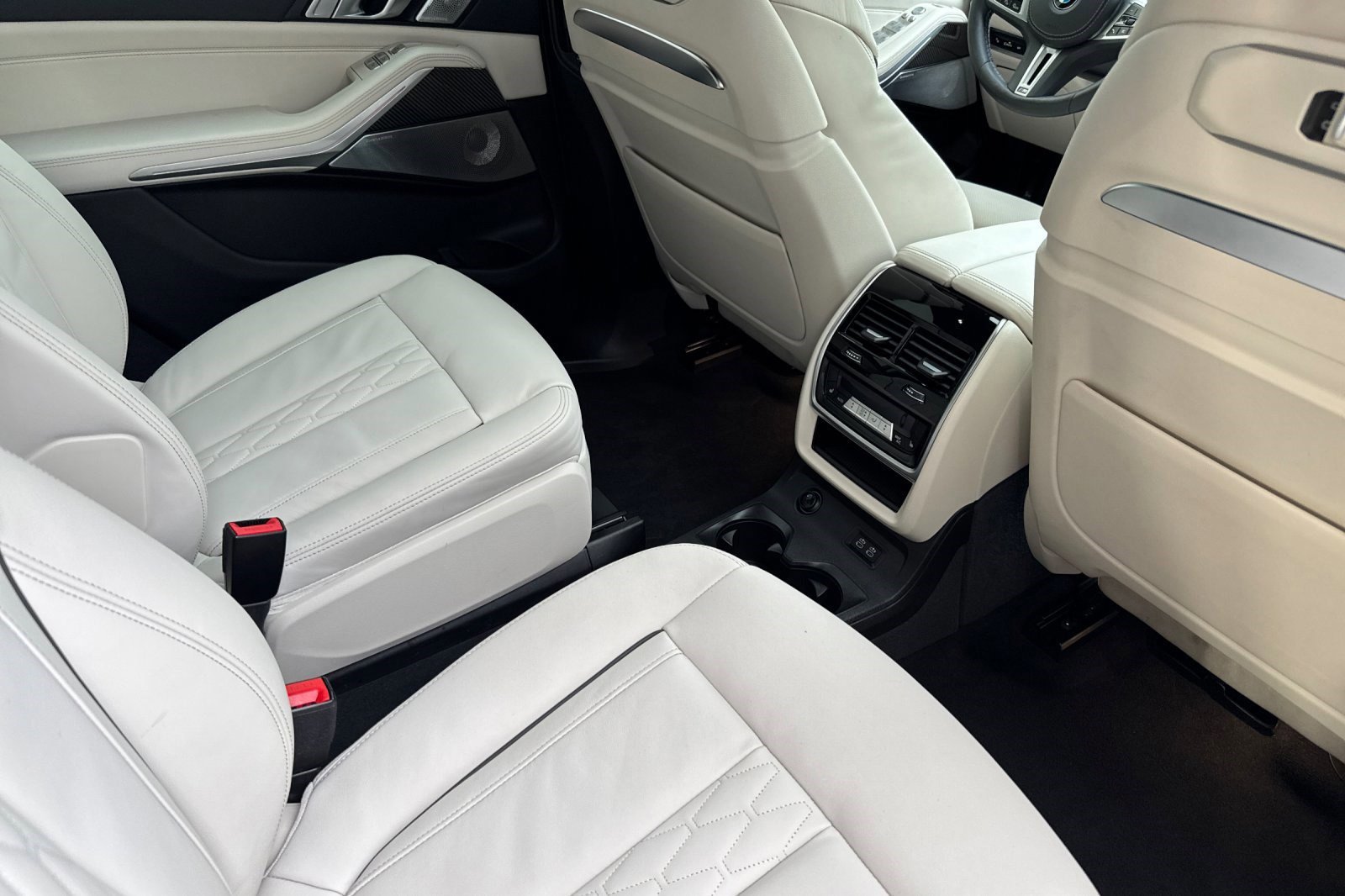 Used 2025 BMW X7 M60i image 33