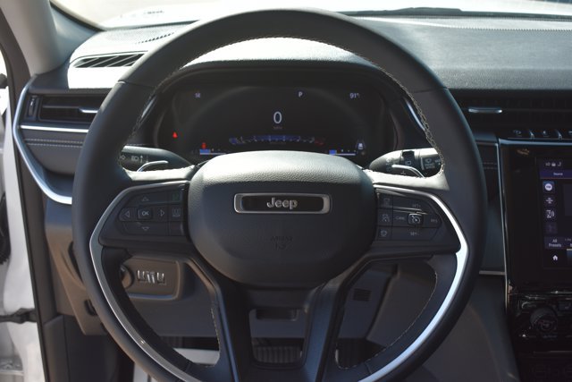 Used 2023 Jeep Grand Cherokee Laredo w/ Luxury Tech Group I RWD image 19