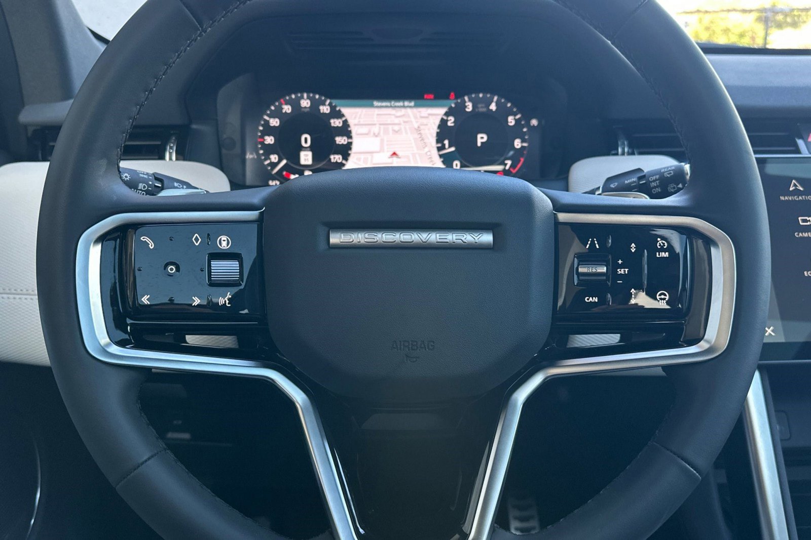 Certified 2025 Land Rover Discovery Sport Dynamic SE image 18