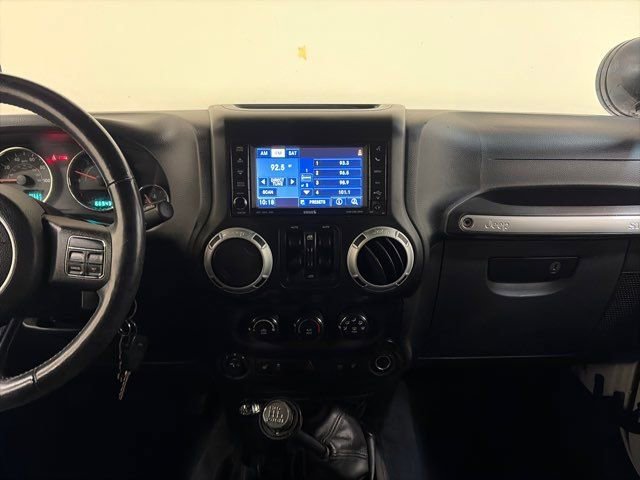 Used 2013 Jeep Wrangler Unlimited Rubicon w/ Connectivity Group image 28