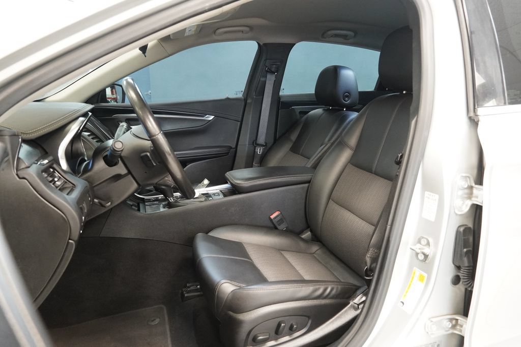 Used 2018 Chevrolet Impala LT FWD image 4