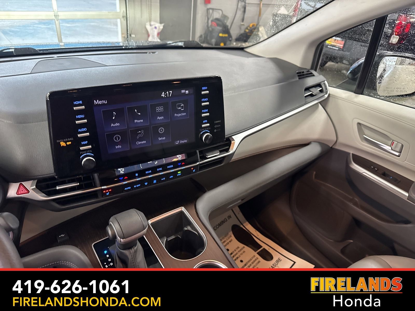 Used 2024 Toyota Sienna XLE AWD/4WD image 20