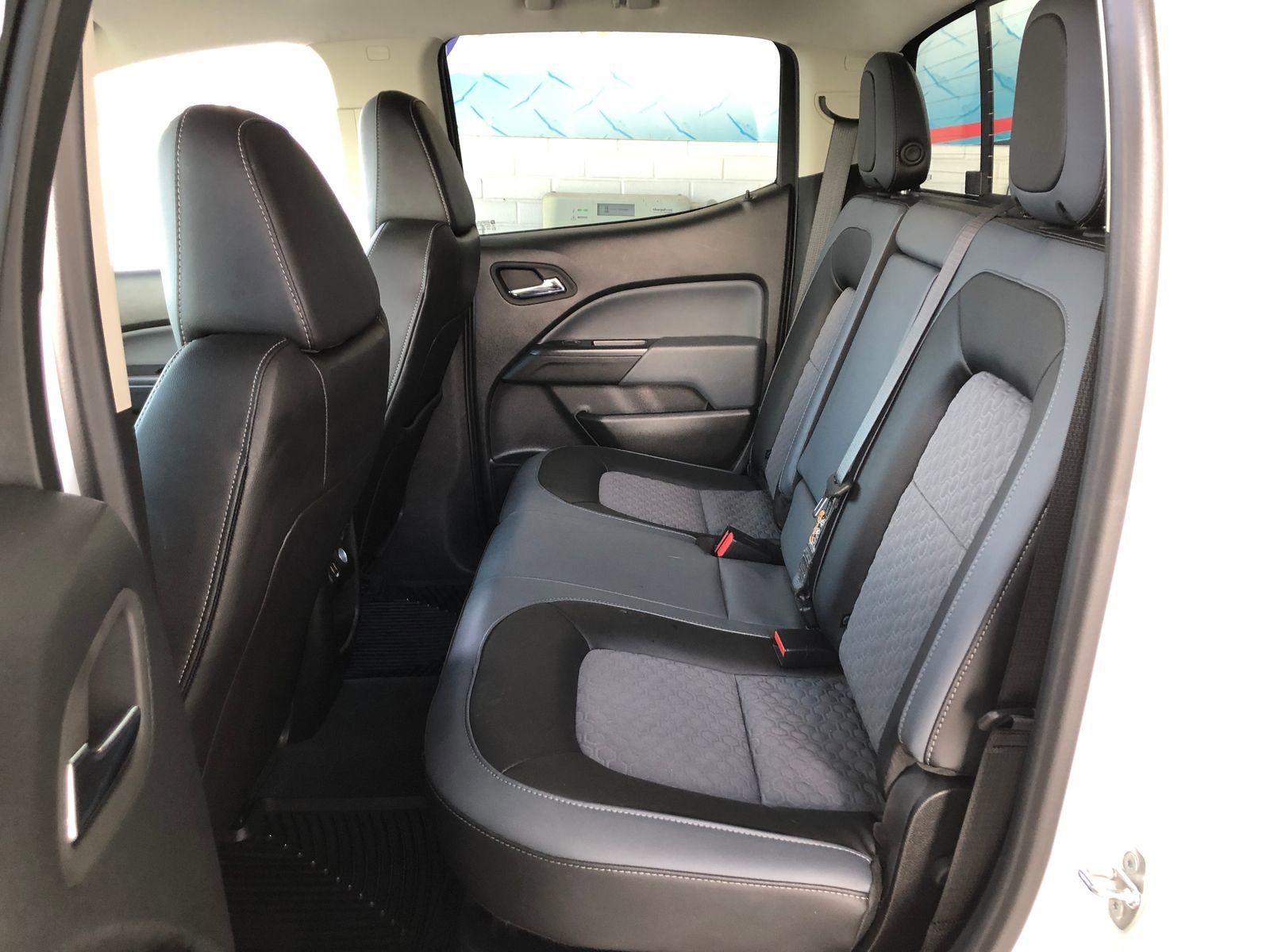 Used 2022 Chevrolet Colorado Z71 AWD/4WD image 9