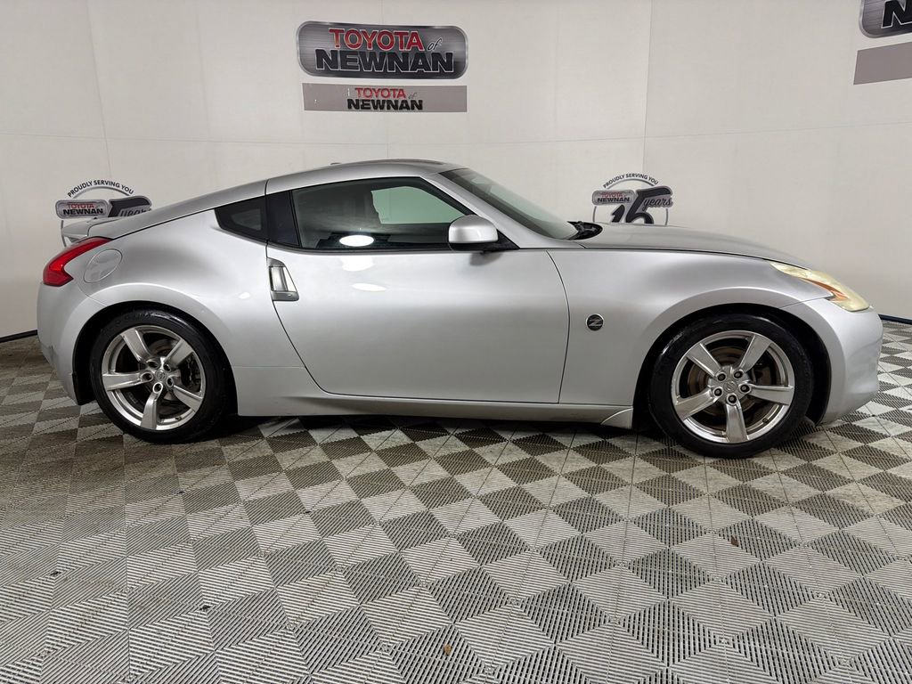 Used 2009 Nissan 370Z Touring w/ Aerodynamics Pkg image 2