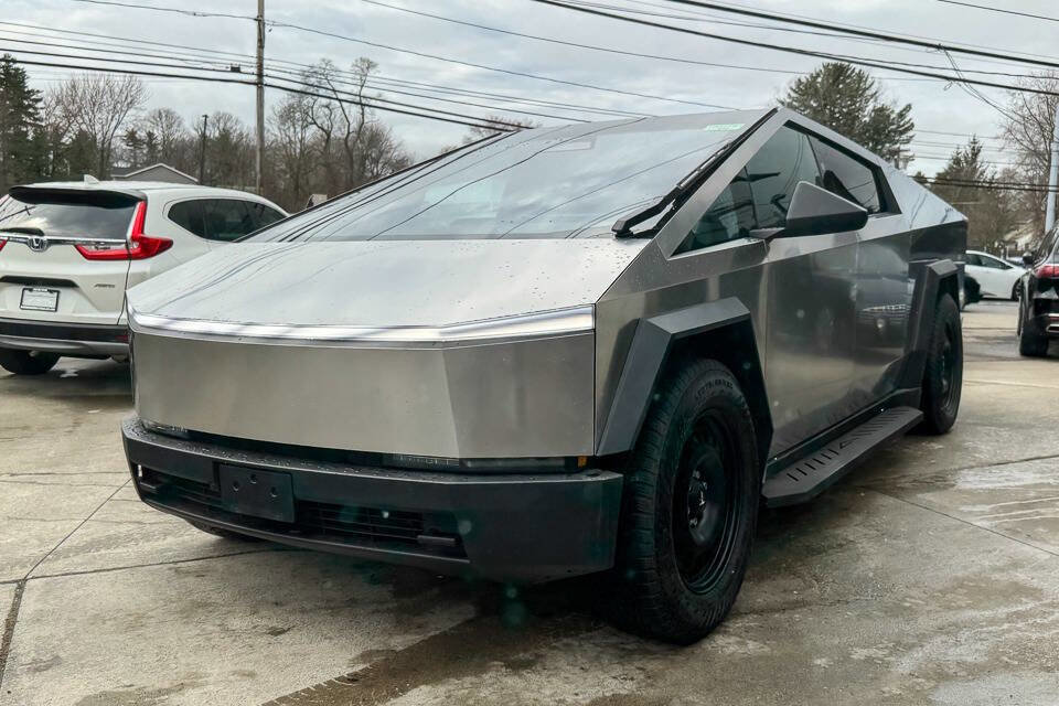 Used 2024 Tesla Cybertruck AWD Crew Cab image 7