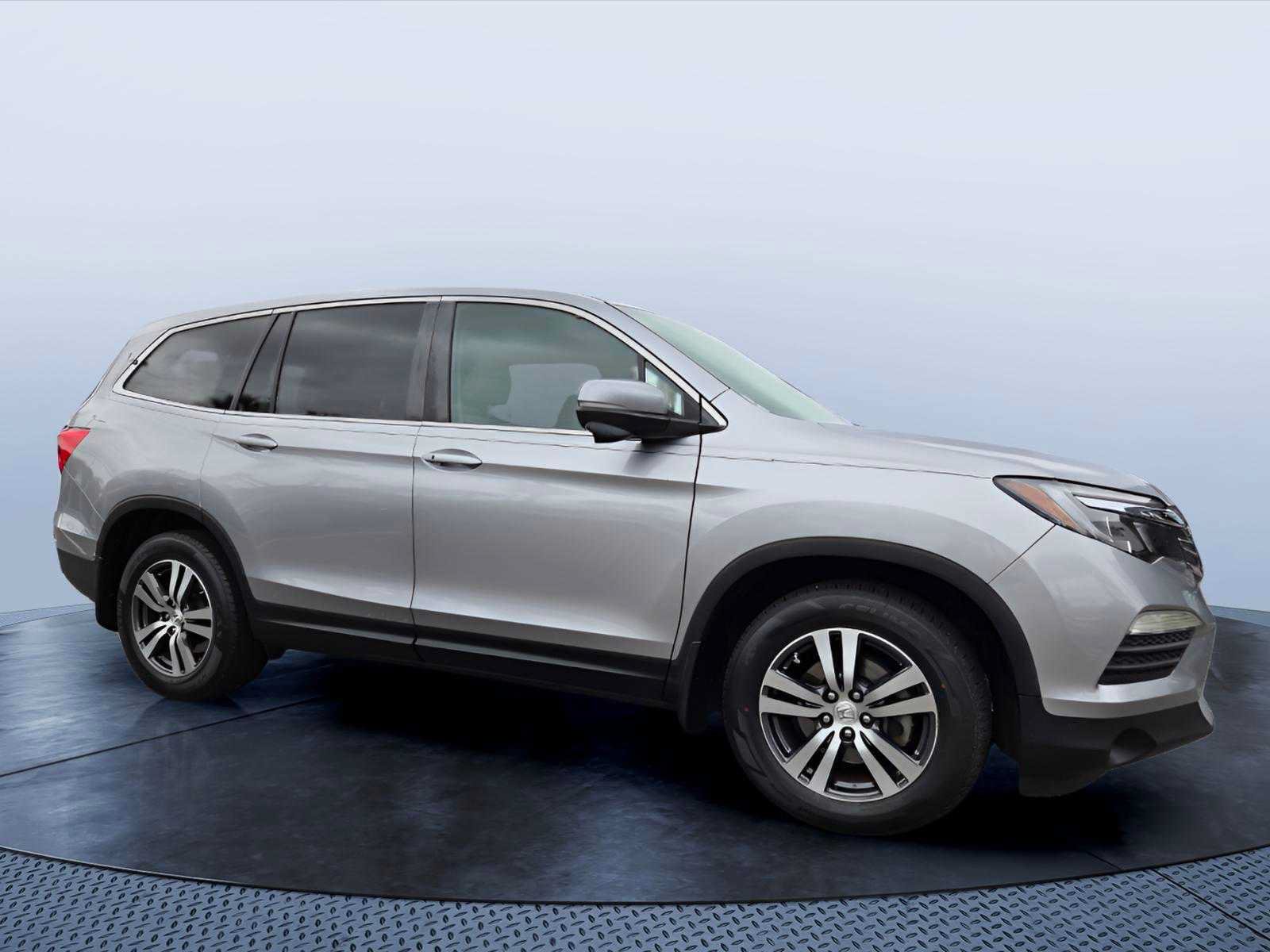 Used 2017 Honda Pilot EX image 1