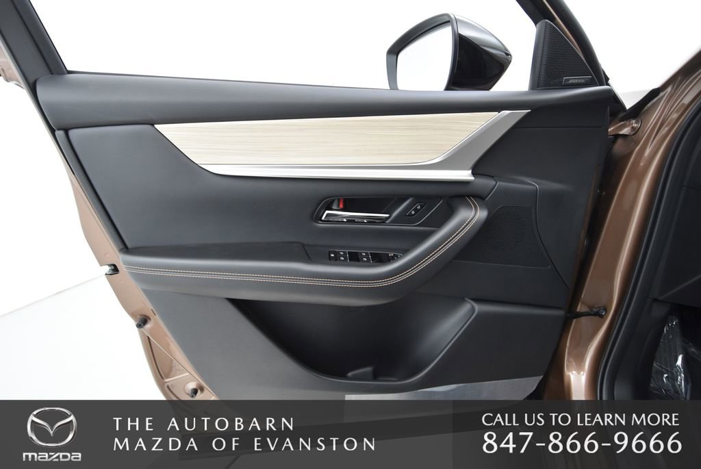 Used 2025 MAZDA CX-70 Plug-In Hybrid w/ Premium Pkg image 32