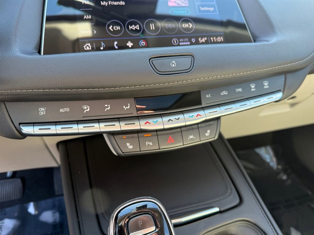 Used 2022 Cadillac XT4 Luxury w/ Cold Weather Package image 18