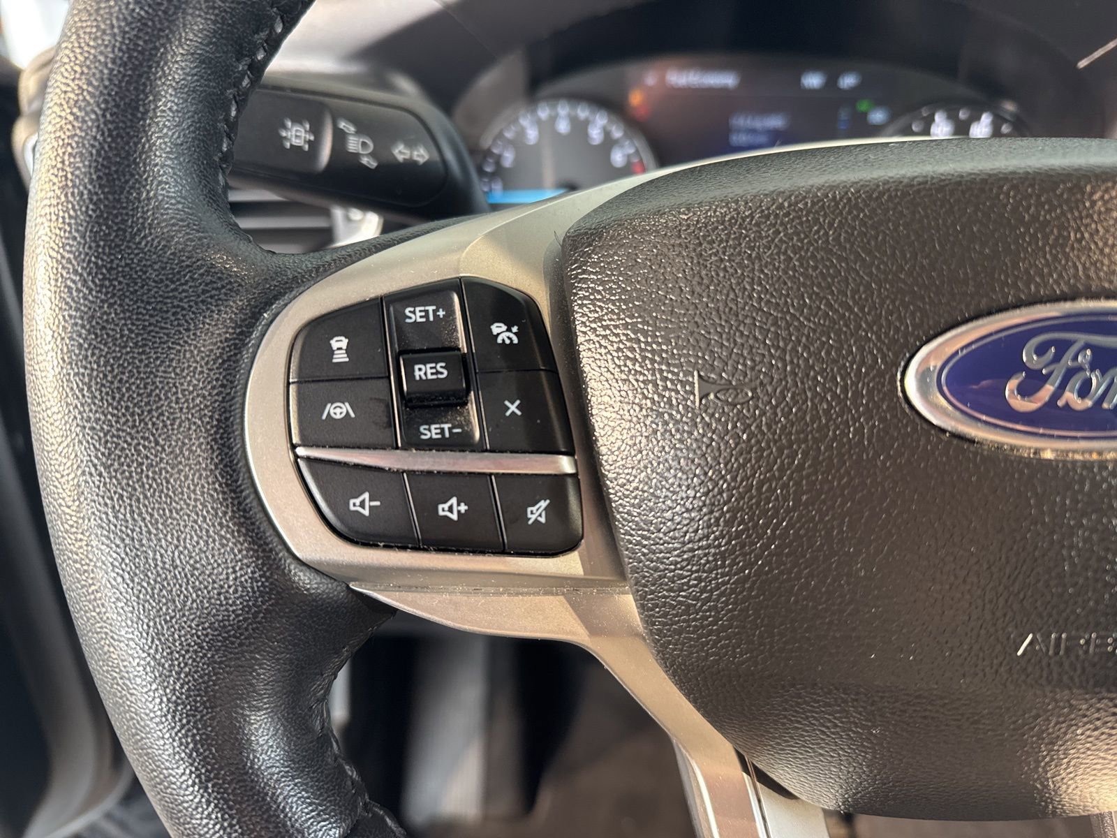 Used 2023 Ford Explorer Limited w/ Equipment Group 301A image 27