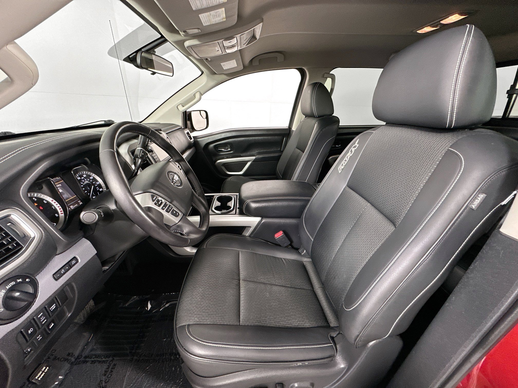 Used 2019 Nissan Titan PRO-4X image 20