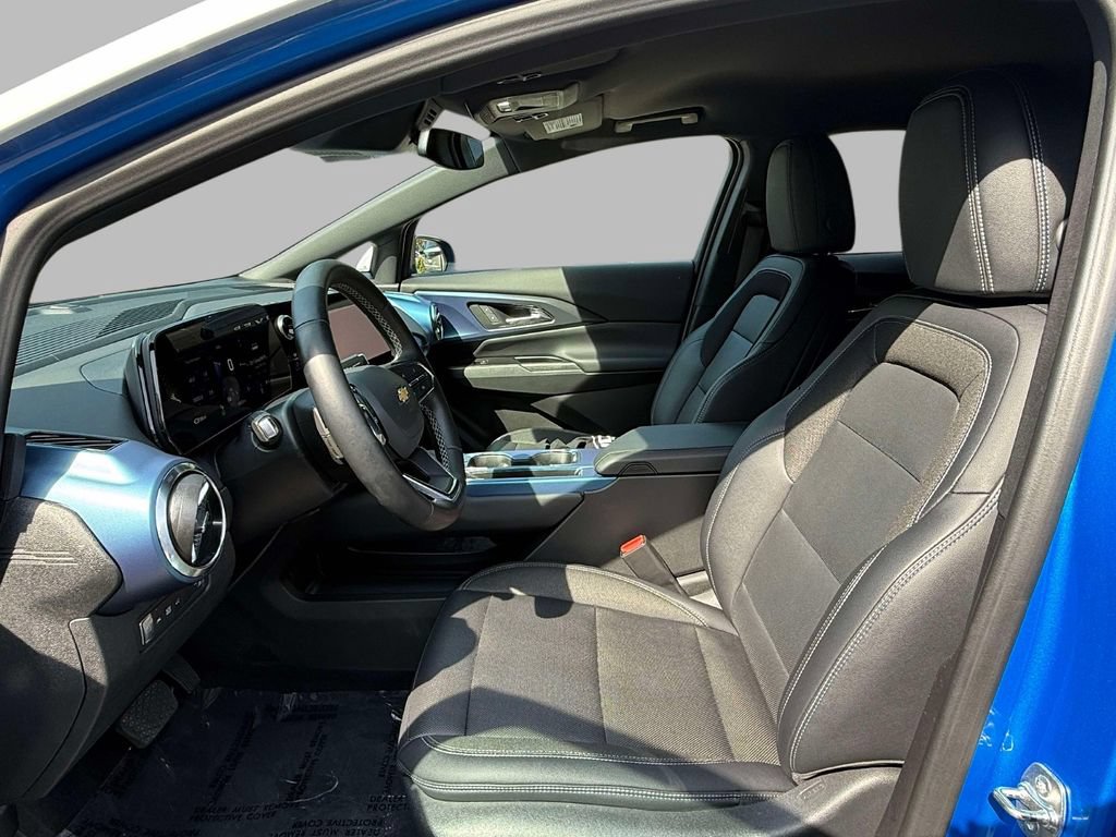 Used 2024 Chevrolet Equinox EV LT AWD/4WD image 2