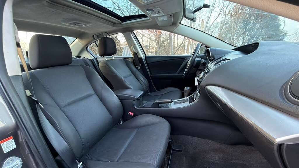 Used 2010 MAZDA MAZDA3 i Touring FWD image 26