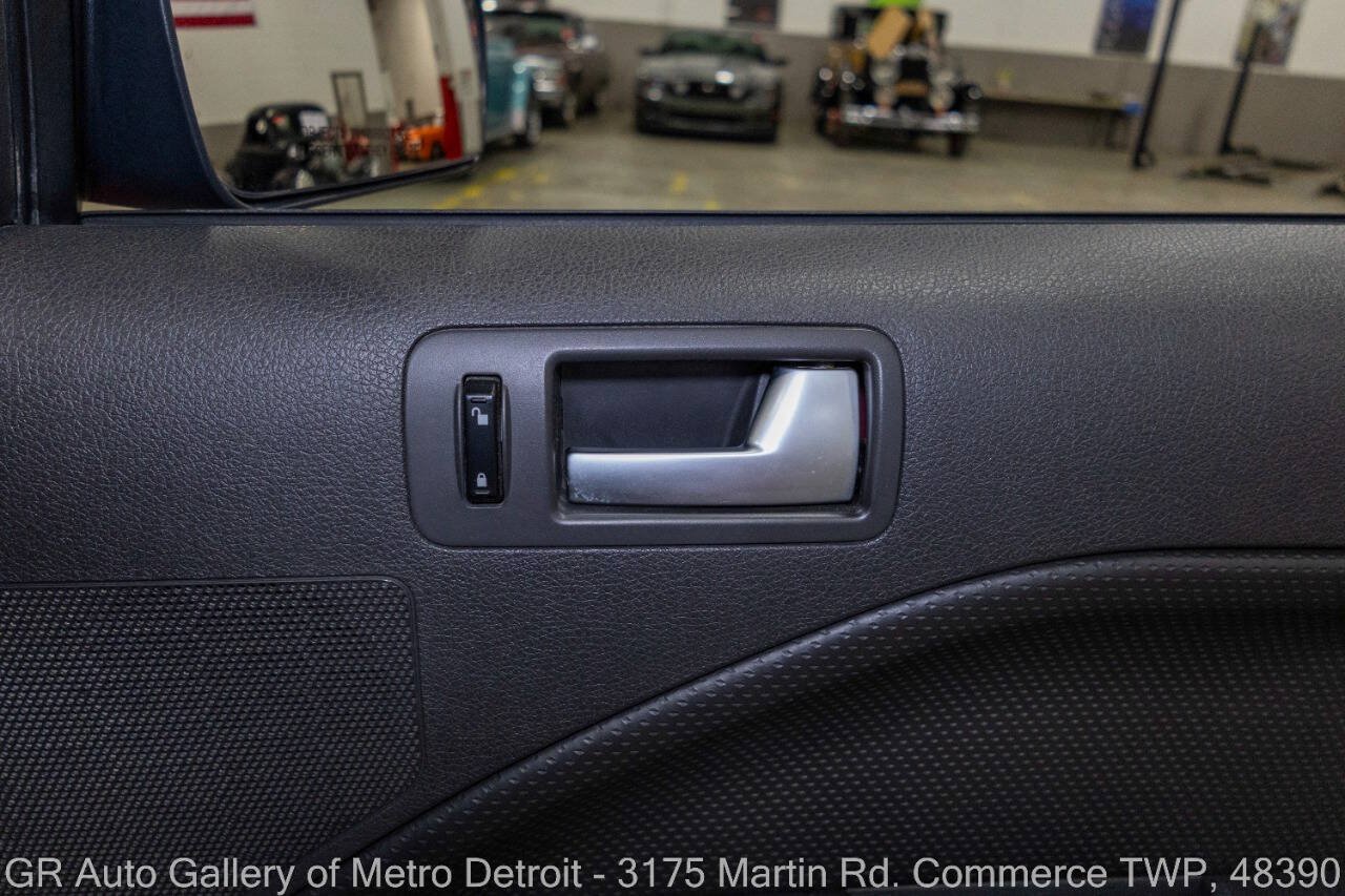 Used 2005 Ford Mustang GT Premium RWD image 34