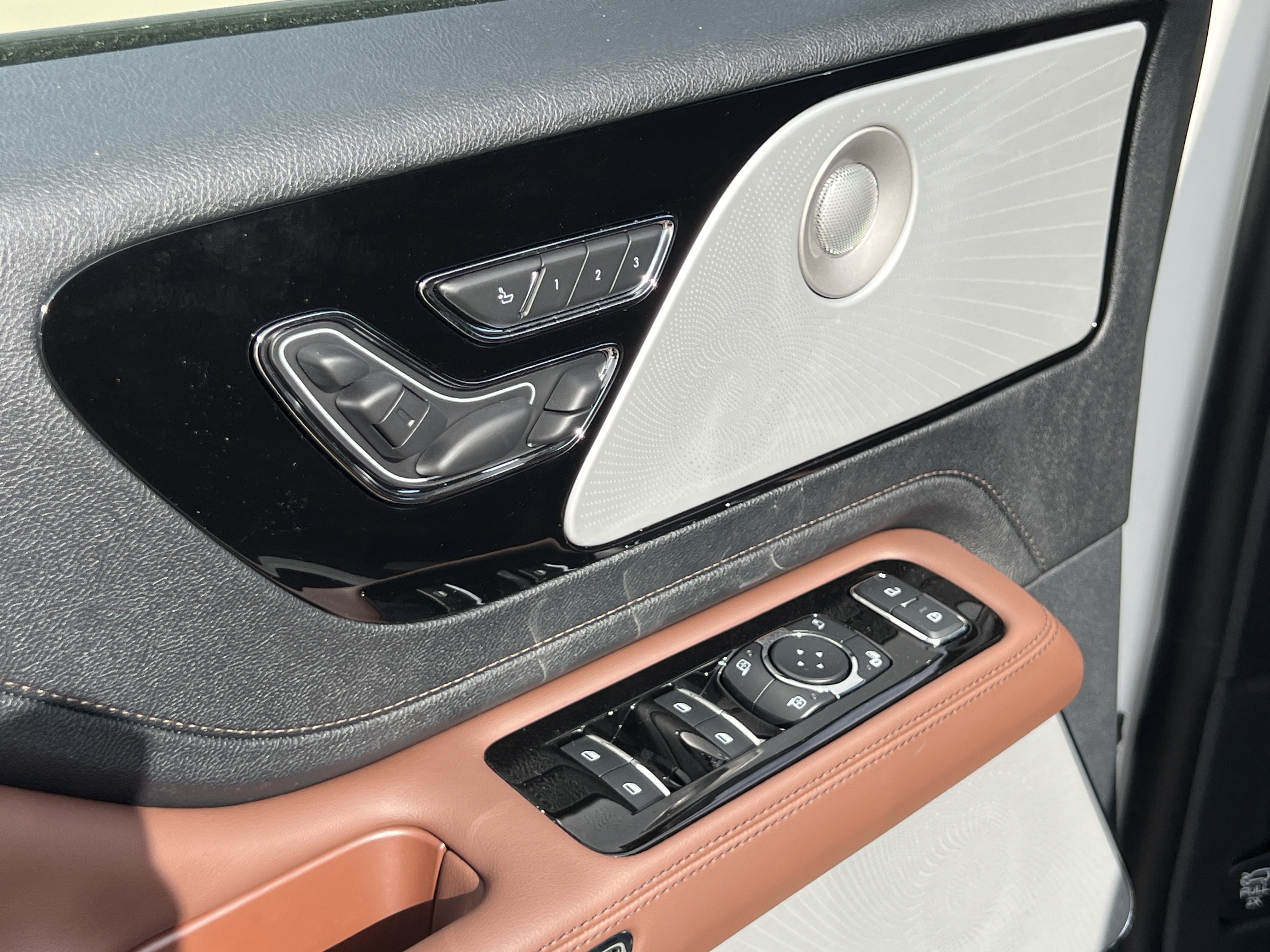 New 2027 Lincoln Aviator Reserve w/ Luxury Package RWD image 15