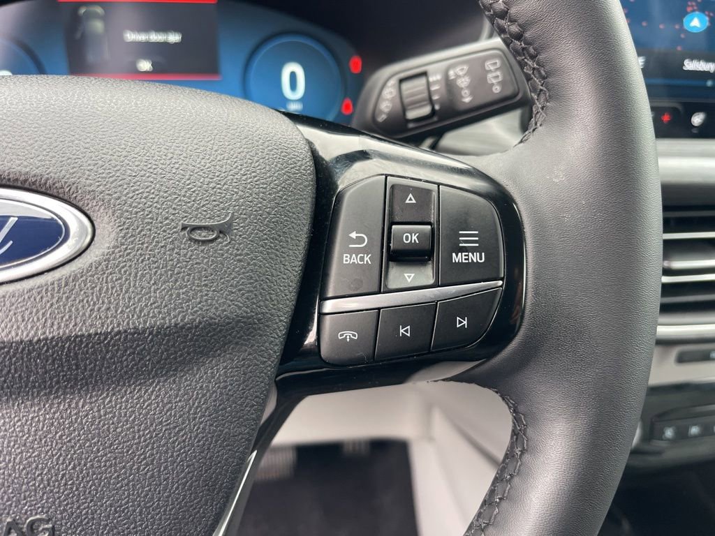 Used 2023 Ford Escape Platinum w/ Premium Technology Package AWD/4WD image 17