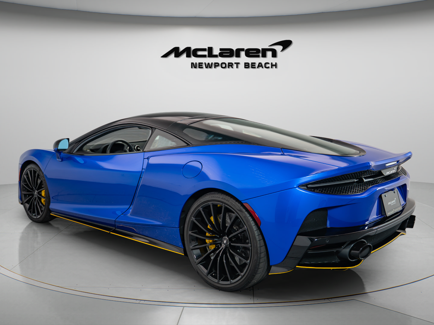 Used 2023 McLaren GT RWD image 4