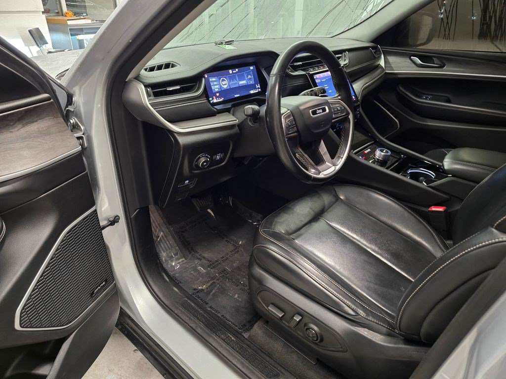 Used 2021 Jeep Grand Cherokee L Limited AWD/4WD image 15