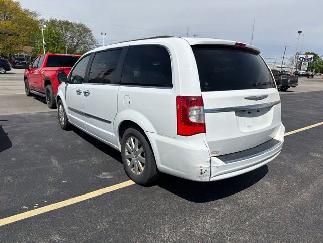 Used 2016 Chrysler Town & Country Touring w/ Driver Convenience Group FWD image 4