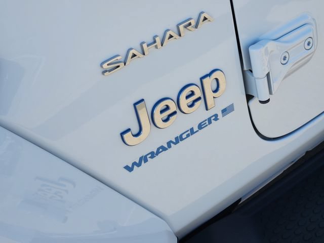 Used 2023 Jeep Wrangler Unlimited Sahara w/ Cold Weather Group AWD/4WD image 9