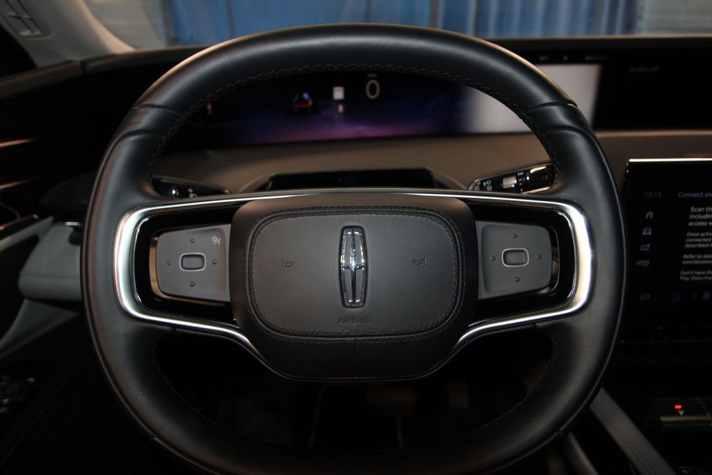 Used 2024 Lincoln Nautilus Premier image 13