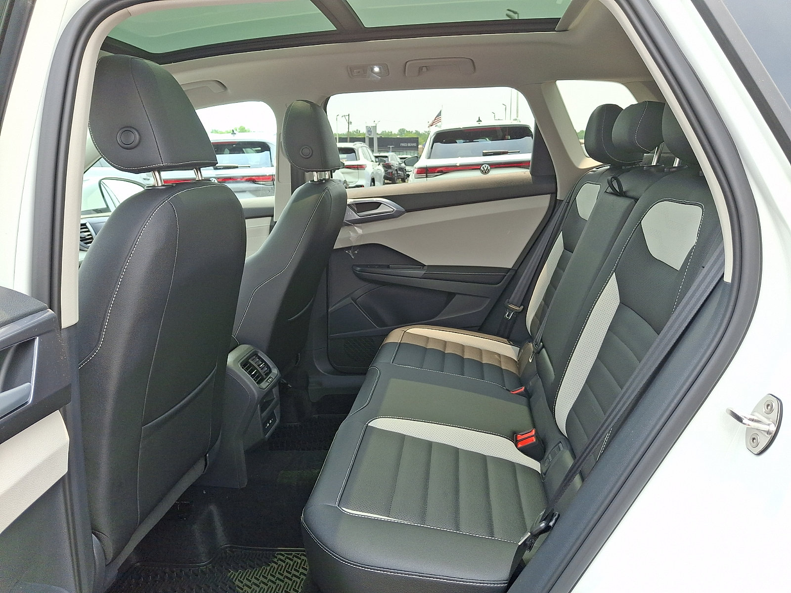 New 2026 Volkswagen Taos SEL AWD/4WD image 5