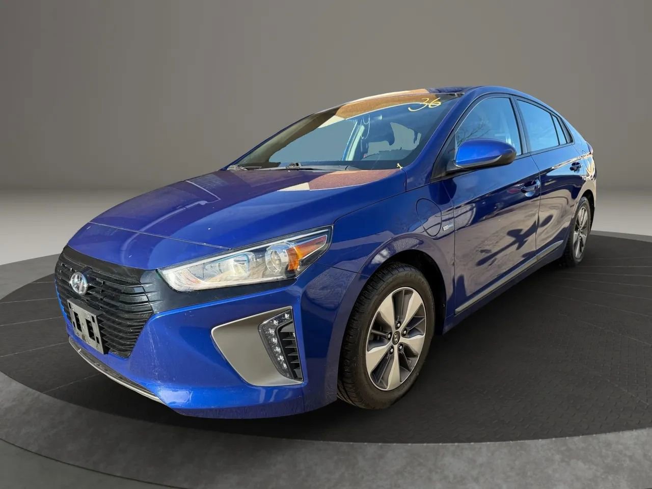 Used 2019 Hyundai Ioniq Plug-In Hybrid FWD image 1
