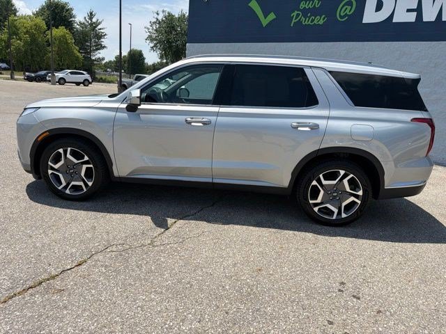Used 2024 Hyundai Palisade Limited AWD/4WD image 2