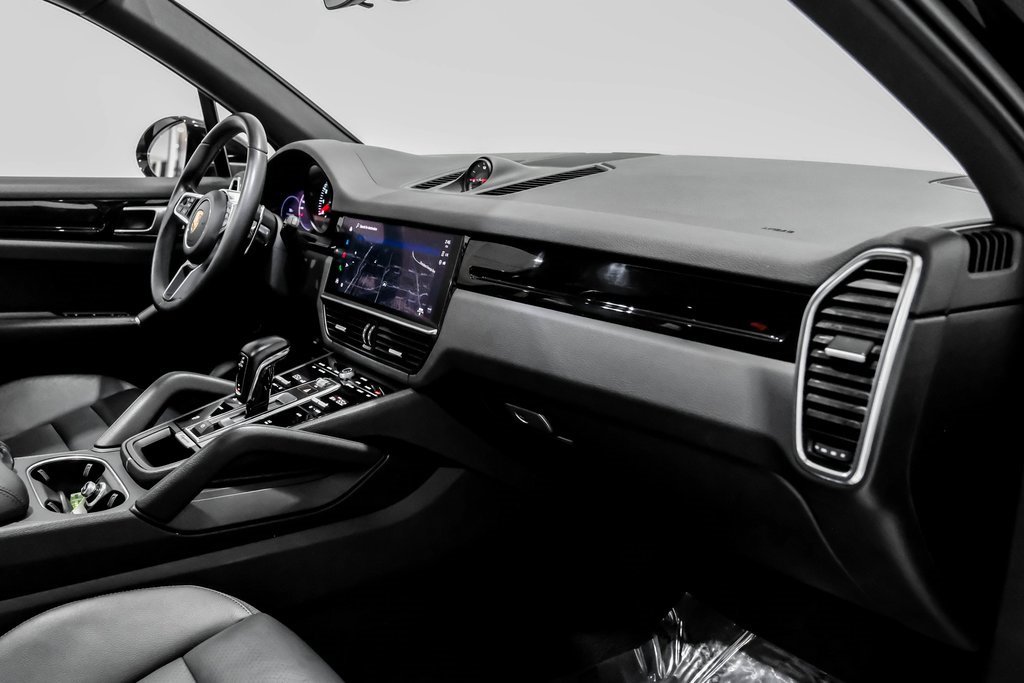 Used 2023 Porsche Cayenne image 12