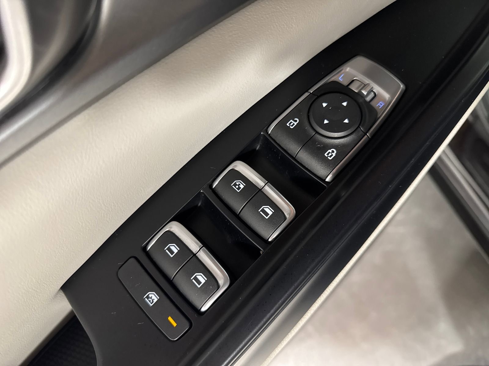 Certified 2022 Kia Carnival LX w/ Paint Protection Package image 28