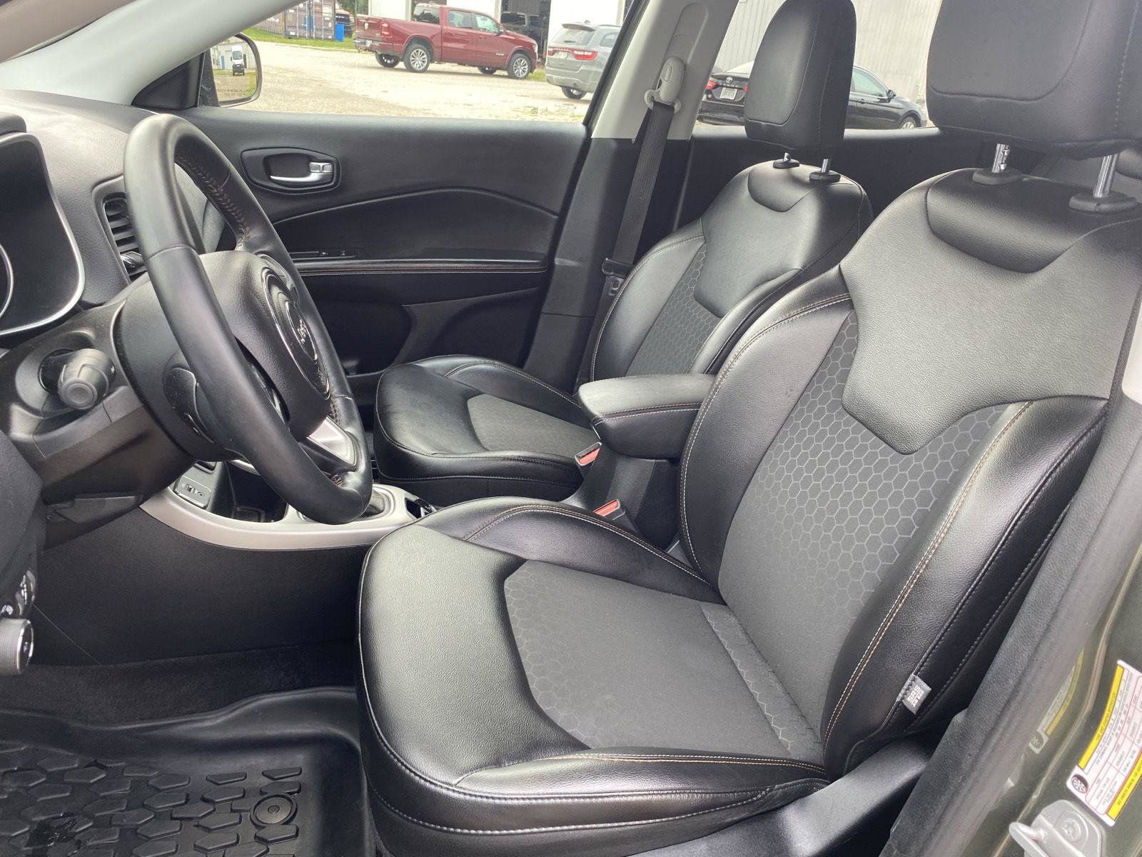 Used 2018 Jeep Compass Latitude w/ Popular Equipment Group FWD image 16