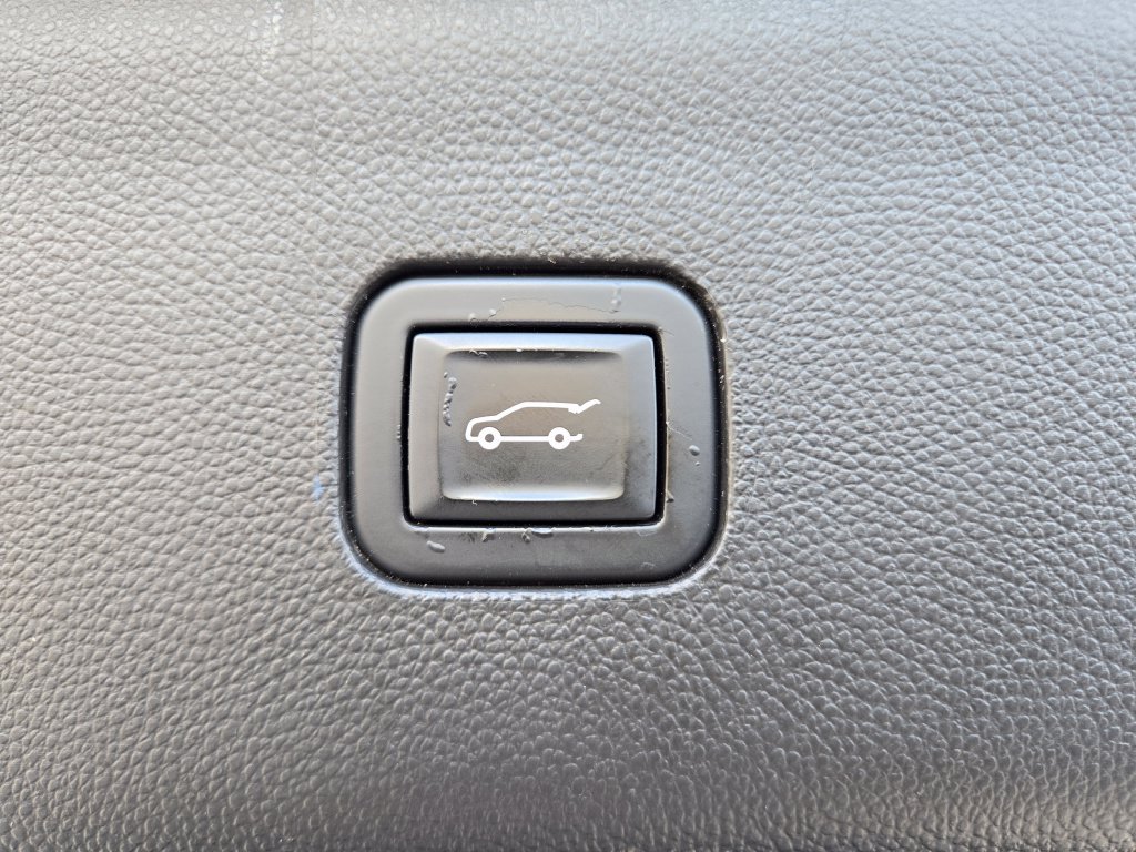 Used 2020 Buick Enclave Premium w/ Sun and Sites Package FWD image 25