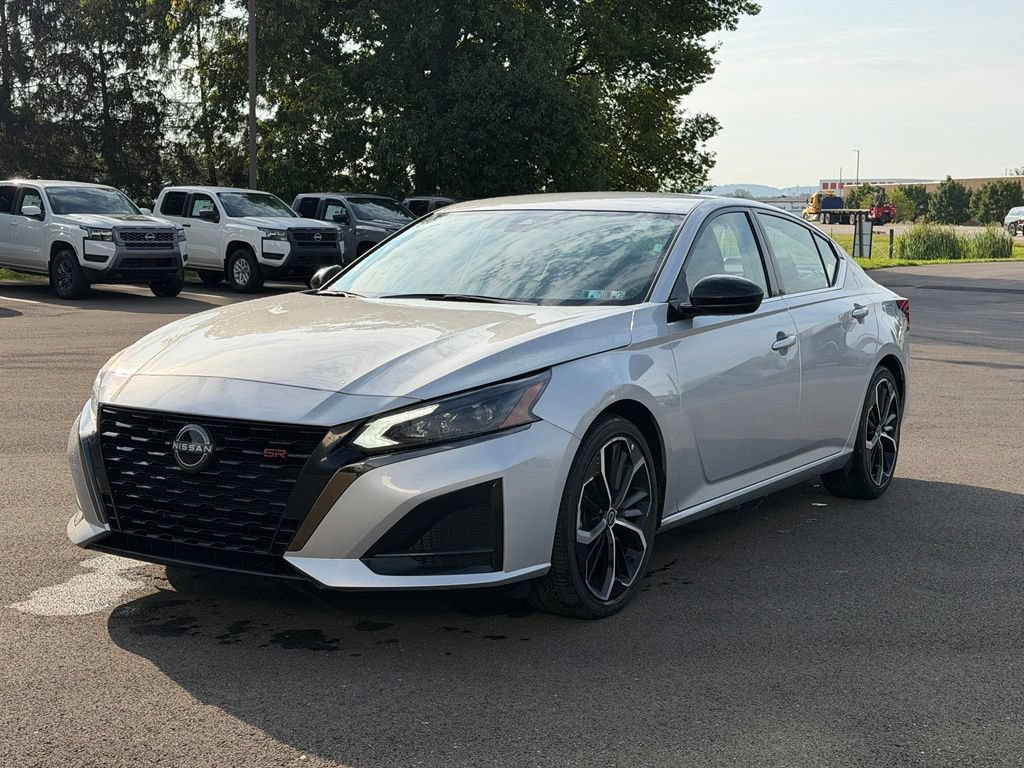 Used 2024 Nissan Altima 2.5 SR FWD image 2