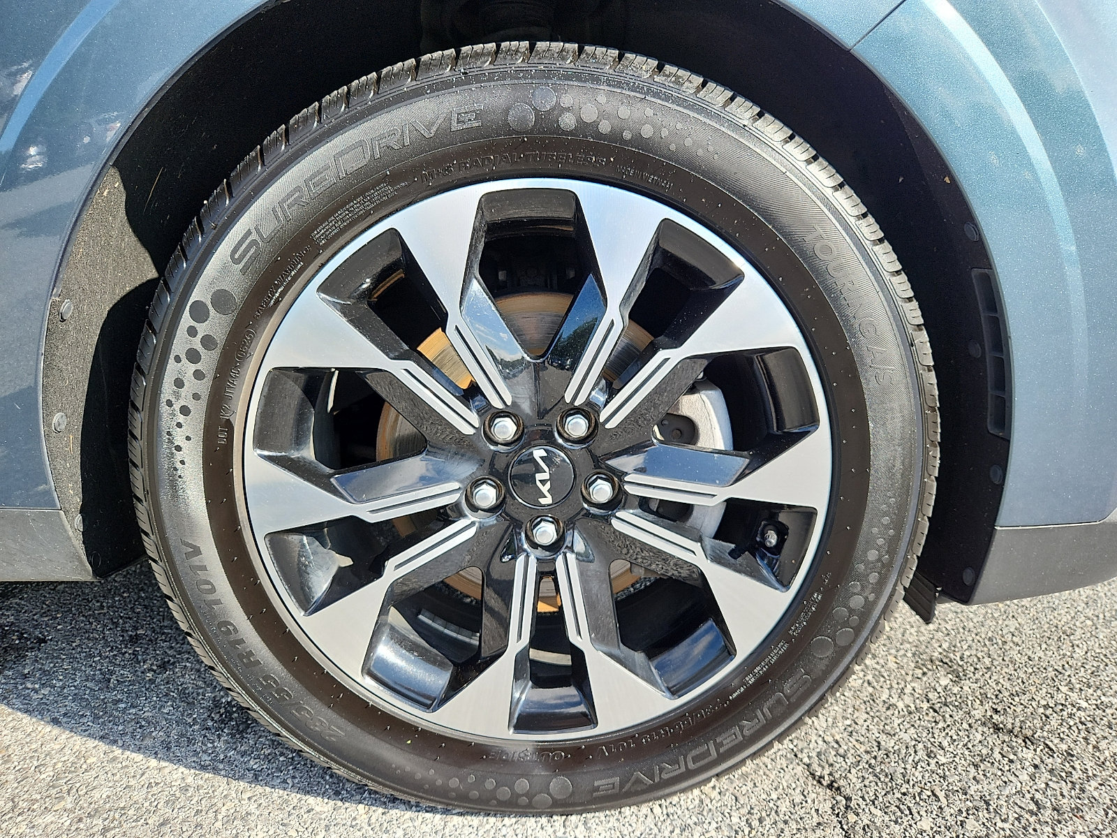 Certified 2024 Kia Carnival EX FWD image 8