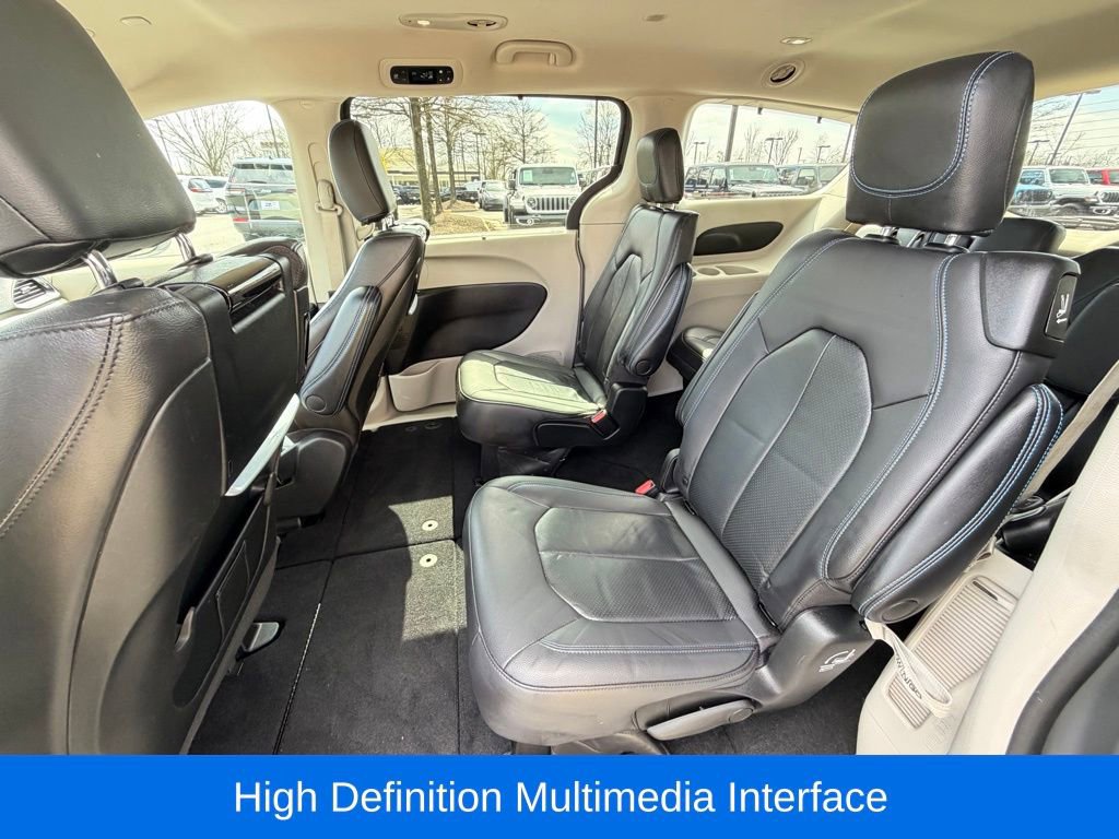 Used 2021 Chrysler Pacifica Touring-L w/ Uconnect Theater Family Group image 18
