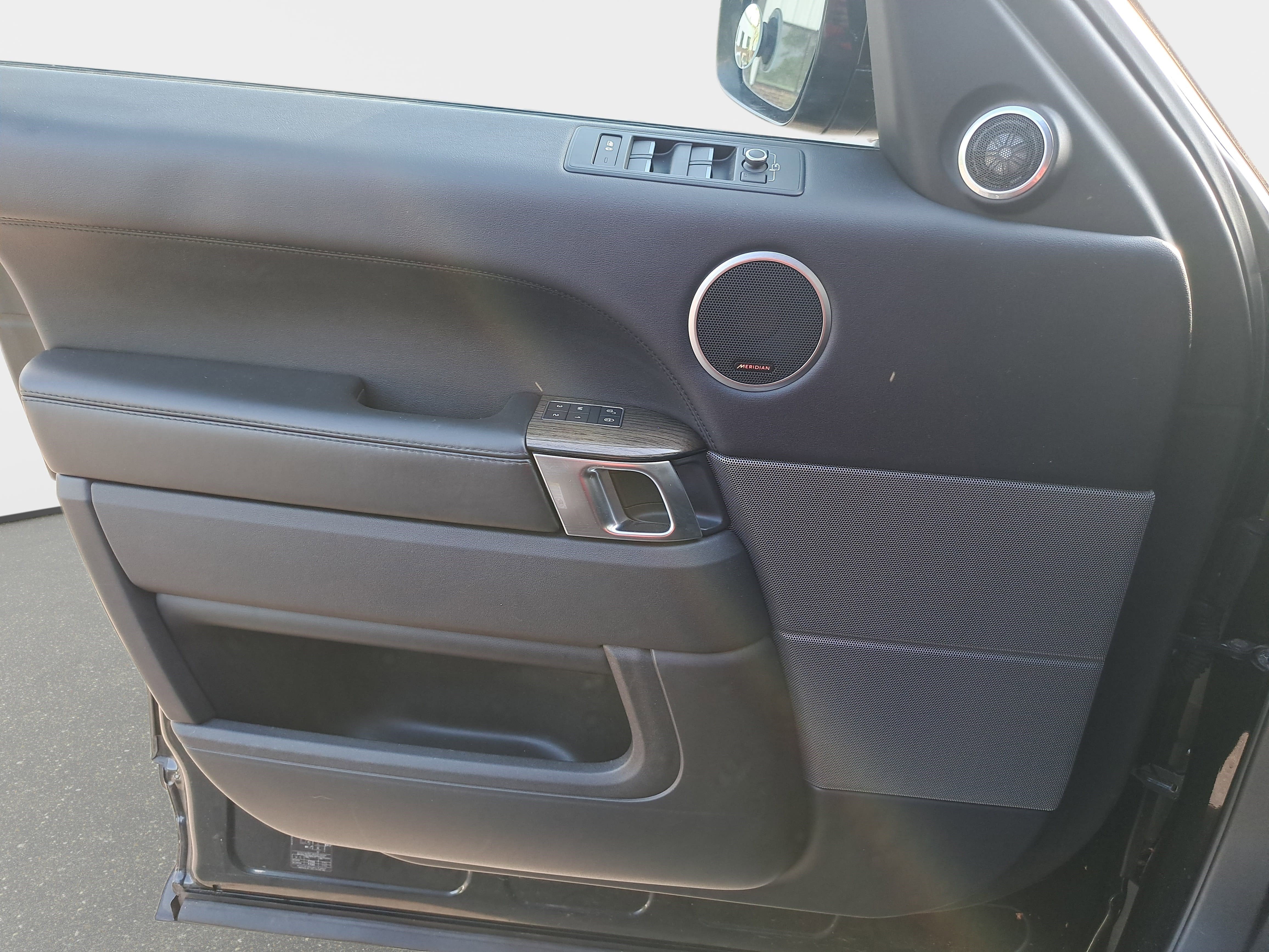 Used 2016 Land Rover Range Rover Sport HSE image 26