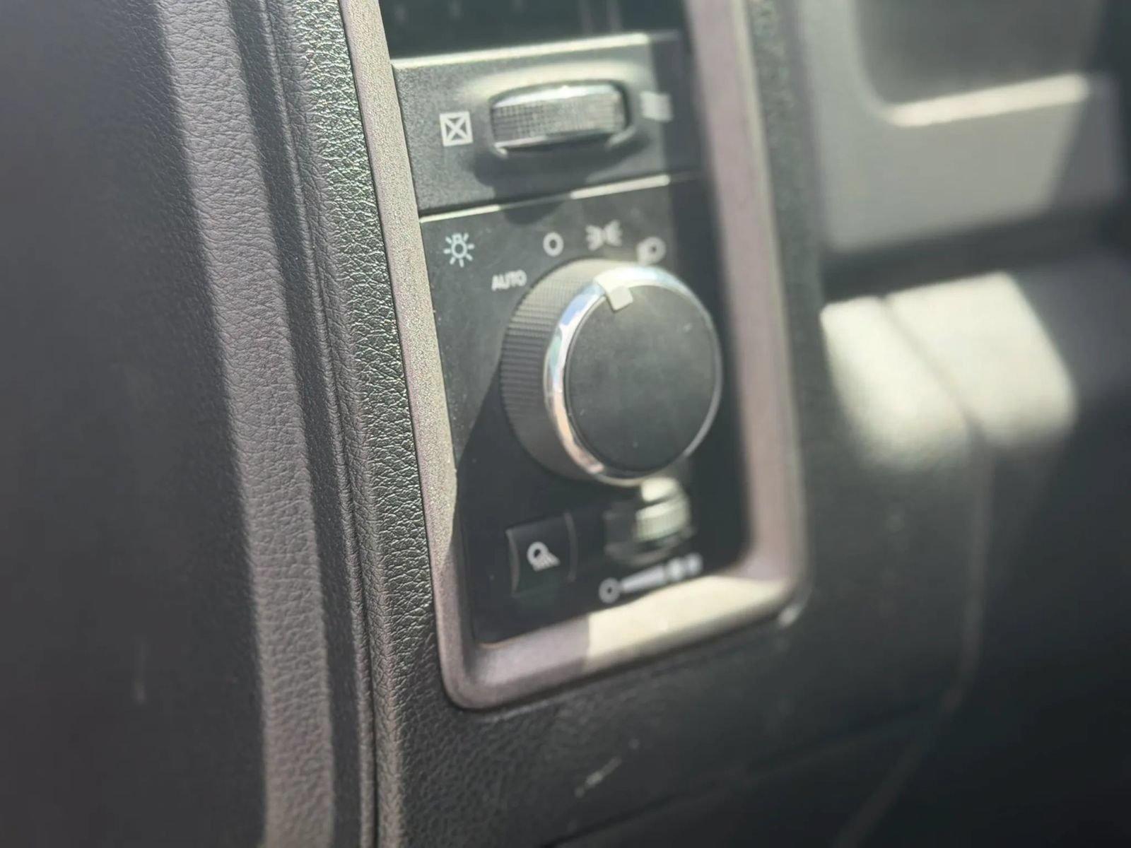 Used 2018 RAM 2500 Tradesman w/ Chrome Appearance Group RWD image 29