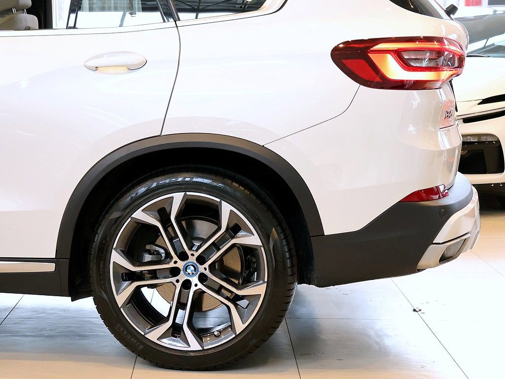 Used 2023 BMW X5 xDrive45e w/ Executive Package image 68