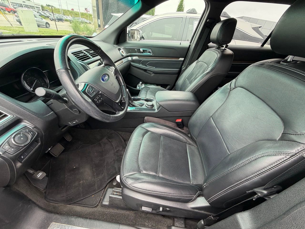 Used 2017 Ford Explorer Limited w/ Equipment Group 301A AWD/4WD image 8