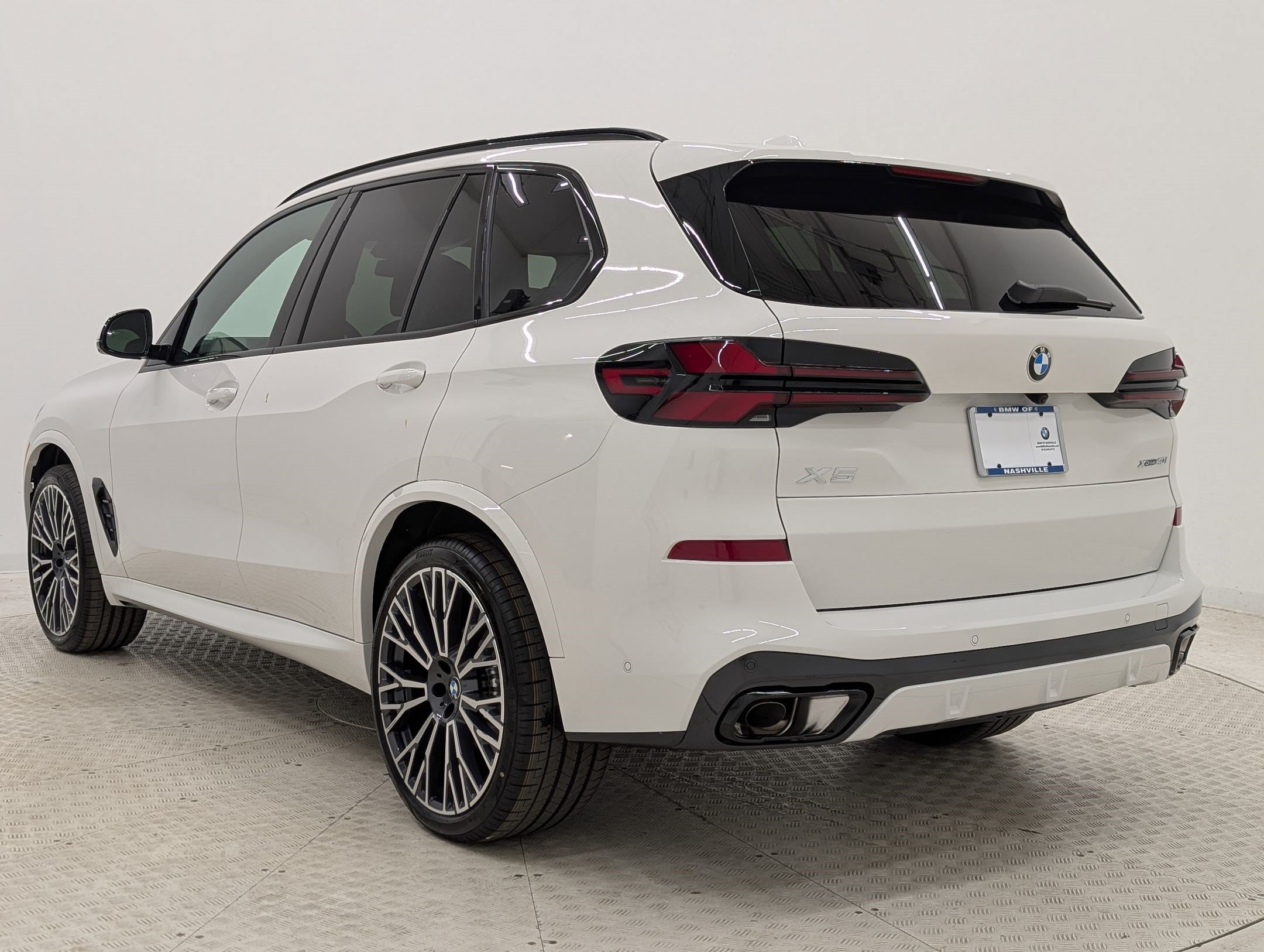 New 2026 BMW X5 xDrive40i w/ Executive Package AWD/4WD image 3