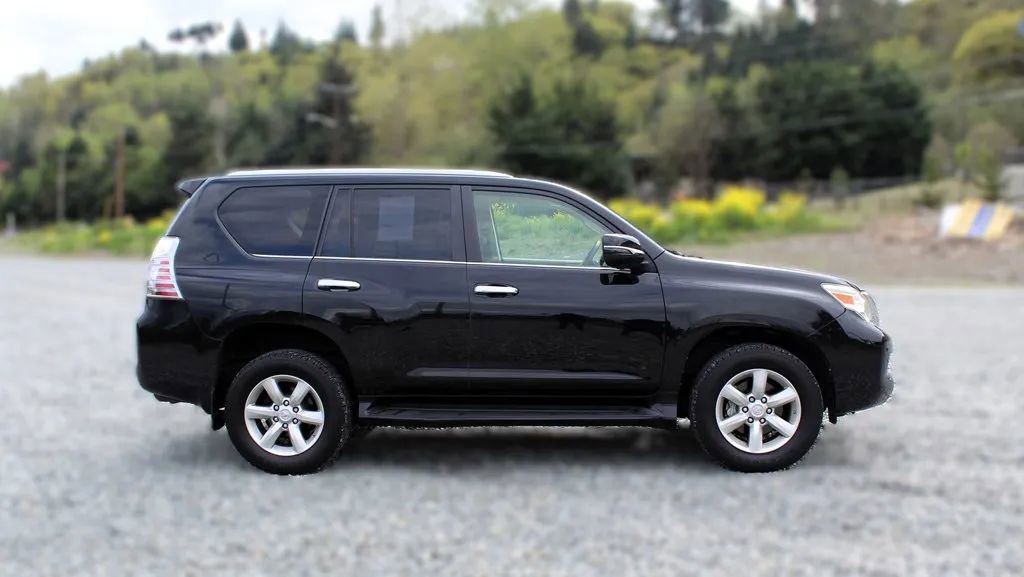 Used 2011 Lexus GX 460 w/ Convenience Pkg AWD/4WD image 8