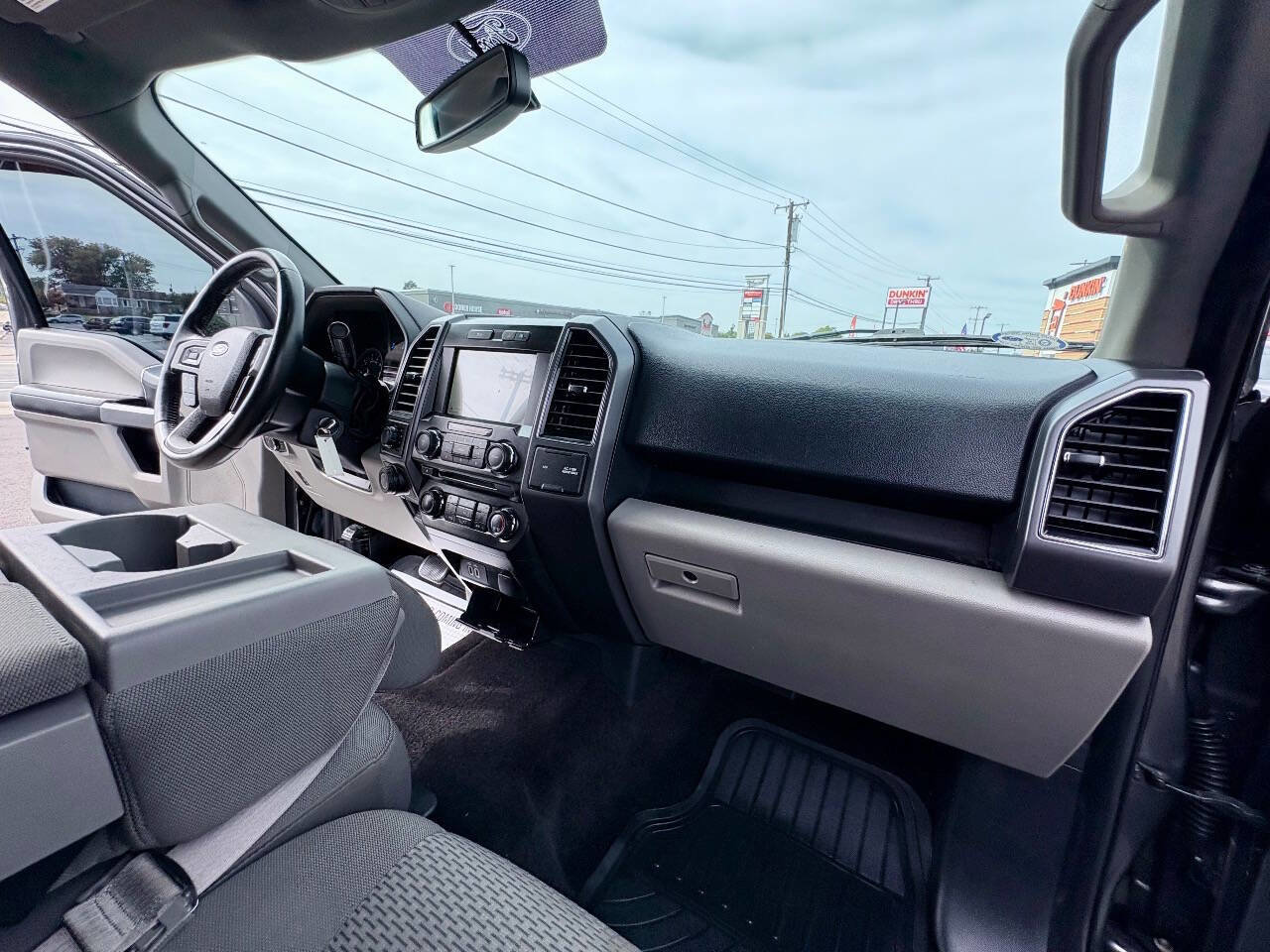 Used 2017 Ford F150 XLT w/ Equipment Group 302A Luxury AWD/4WD image 32