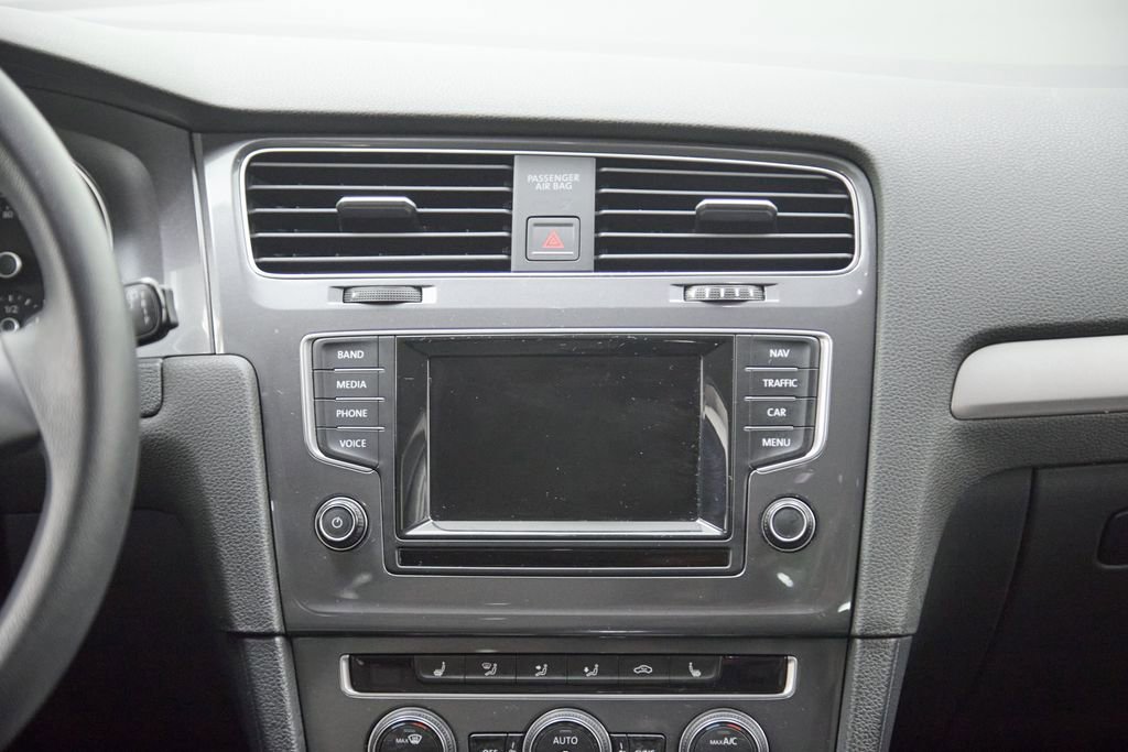 Used 2015 Volkswagen e-Golf Limited Edition image 28