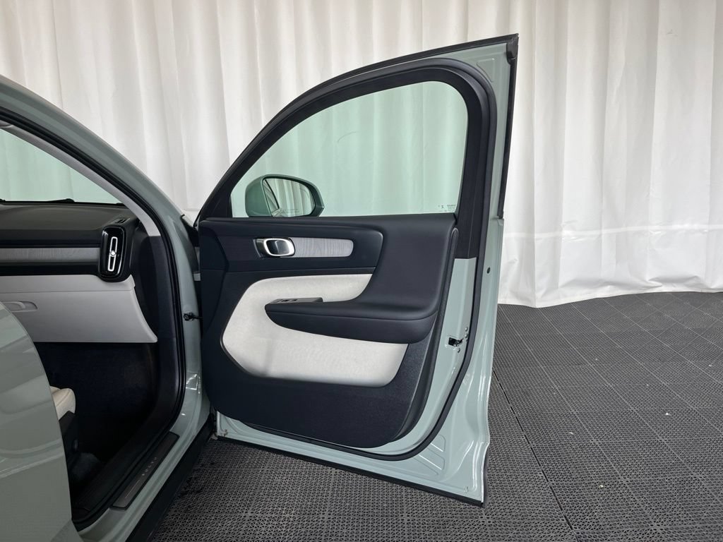 Used 2024 Volvo XC40 B5 Plus w/ Climate Package AWD/4WD image 20