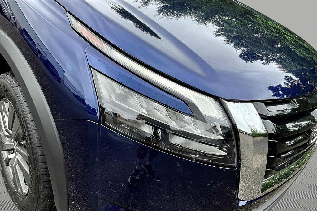 Used 2025 Nissan Pathfinder SV FWD image 30